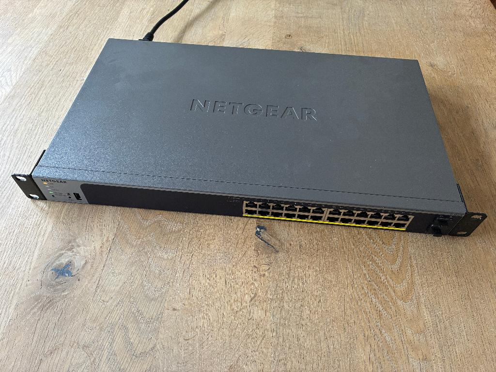 Netgear GS724TP 24 poort PoE Switch, Computers en Software, Netwerk switches, Ophalen of Verzenden, Gebruikt