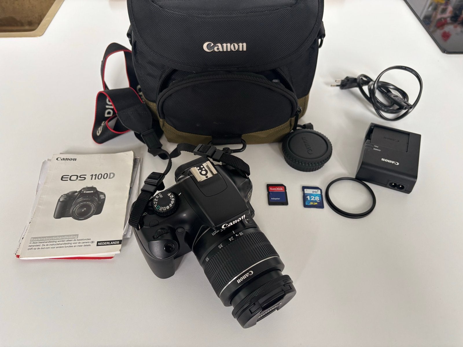 Canon EOS 1100D Spiegelreflexcamera met accessoires, Gebruikt, Spiegelreflex, Canon, 4 t/m 7 keer