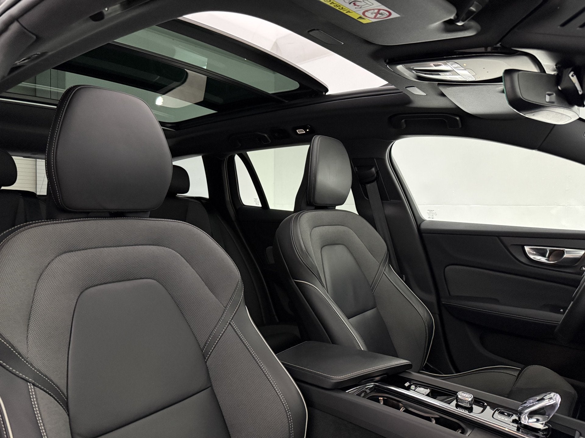 Volvo V60 2.0 B4D R-Design | Black Edition | Pano | Memory |, Auto's, Gebruikt, Euro 6, 4 cilinders, Verwarmde buitenspiegels