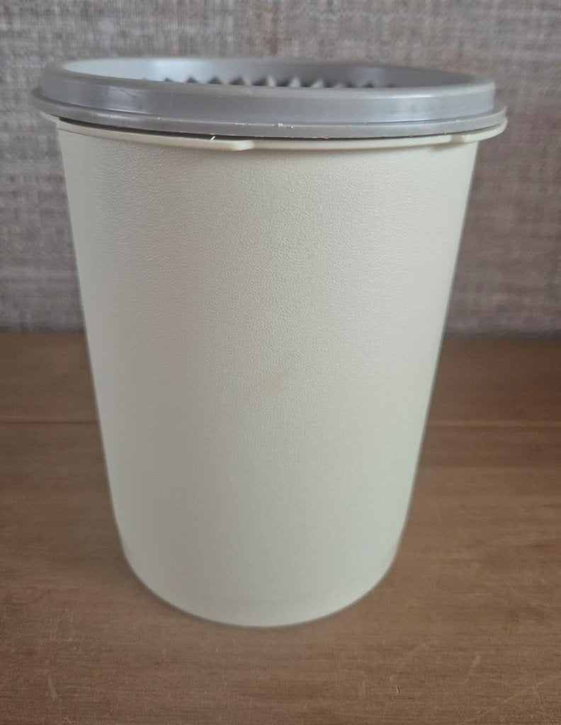Tupperware trommel met sterdeksel Crème met grijs deksel.., Huis en Inrichting, Keuken | Tupperware, Gebruikt, Ophalen of Verzenden