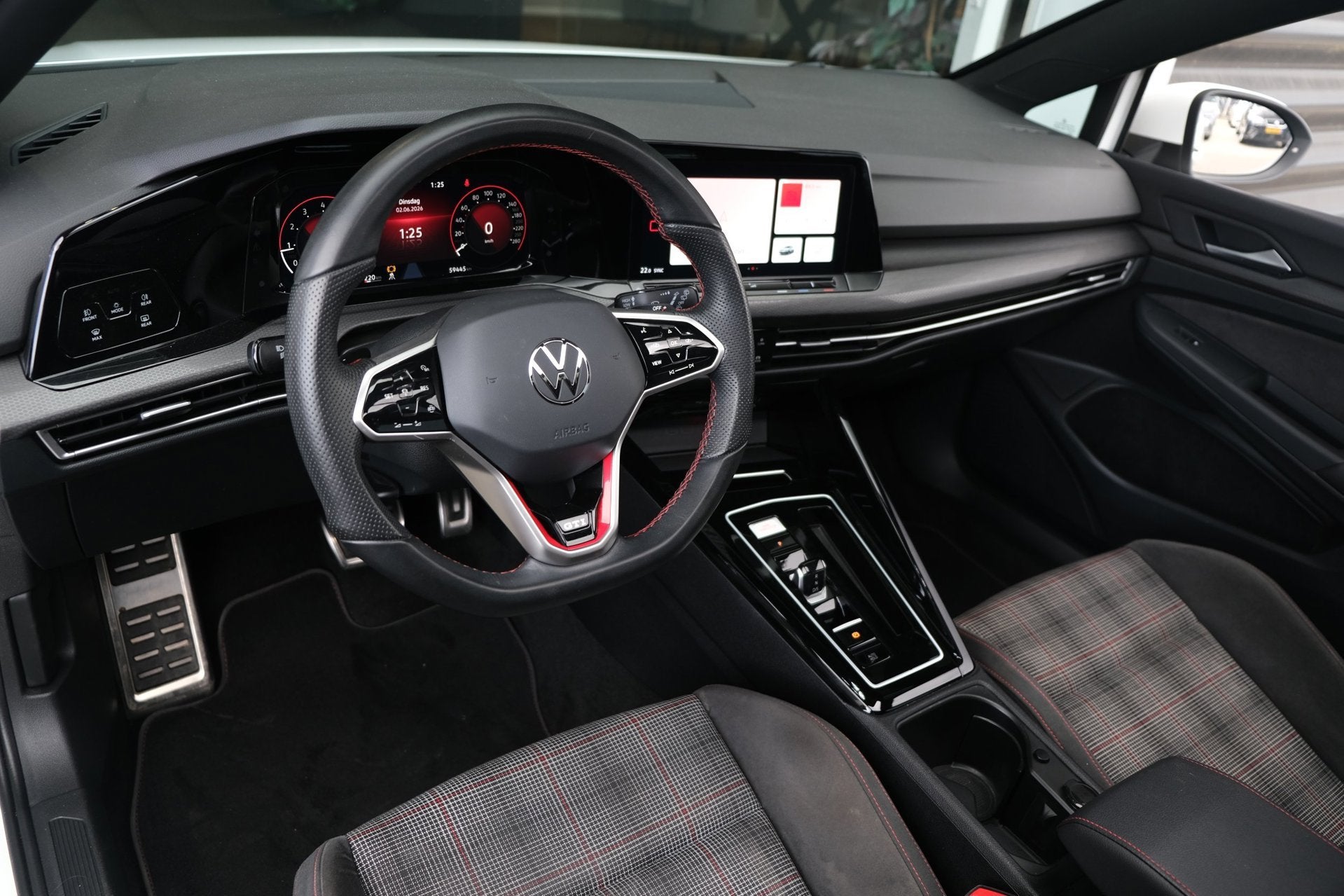 Volkswagen Golf 8 2.0 TSI GTI 245PK DSG Pano Led ACC Trekhaa, Gebruikt, 4 cilinders, 1984 cc, Wit