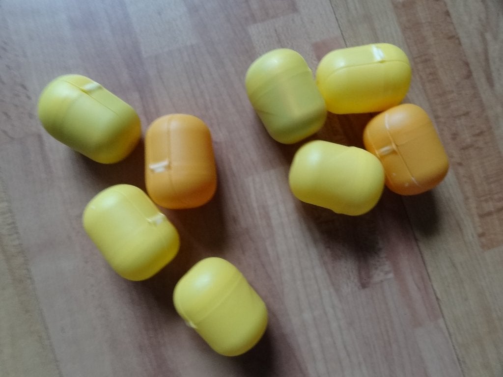 diverse  lege plastic verrassingseieren van ferrero surprise, Verzamelen, Ophalen of Verzenden, Zo goed als nieuw