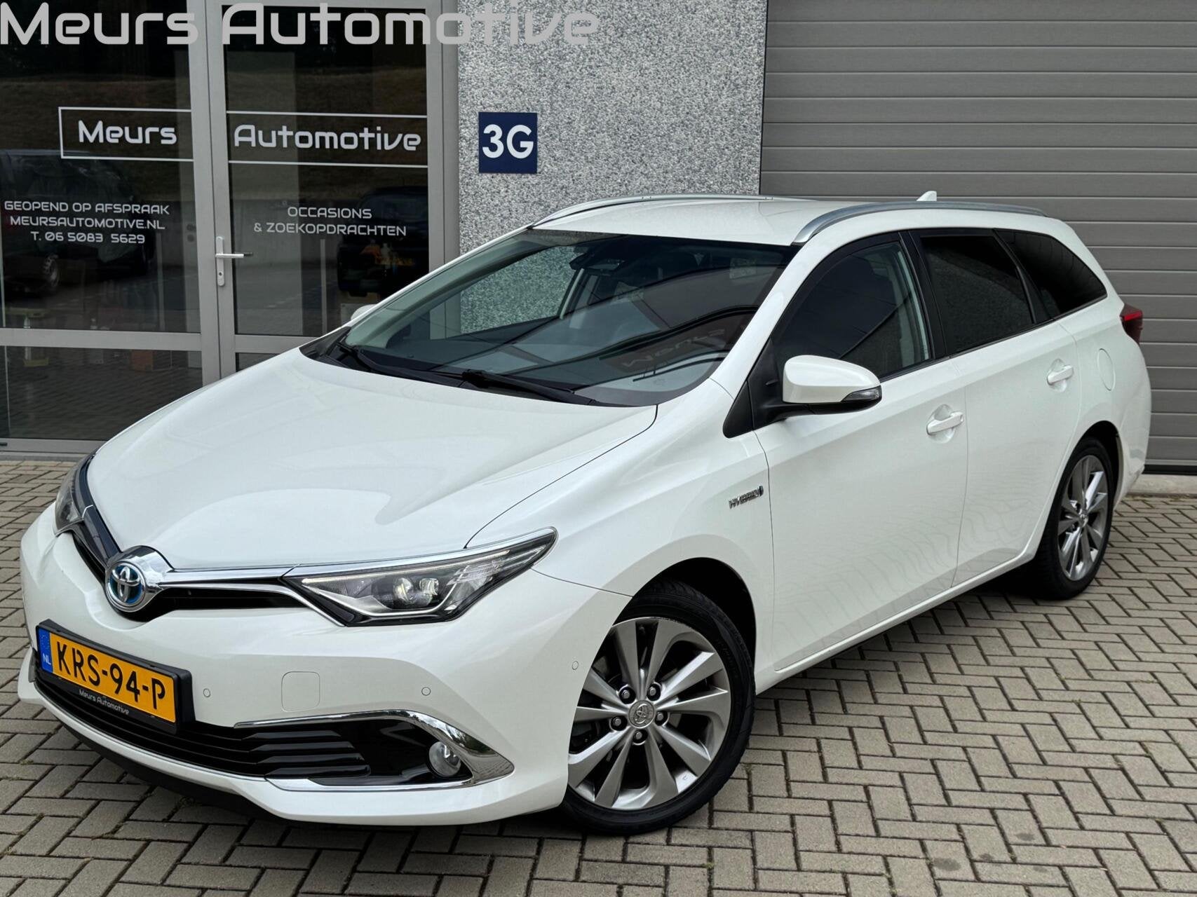 Toyota Auris 1.8 Hybrid Executive LED/Navi/Cruise/Camera/Sto, Gebruikt, Leder en Stof, Wit, Hybride Elektrisch/Benzine