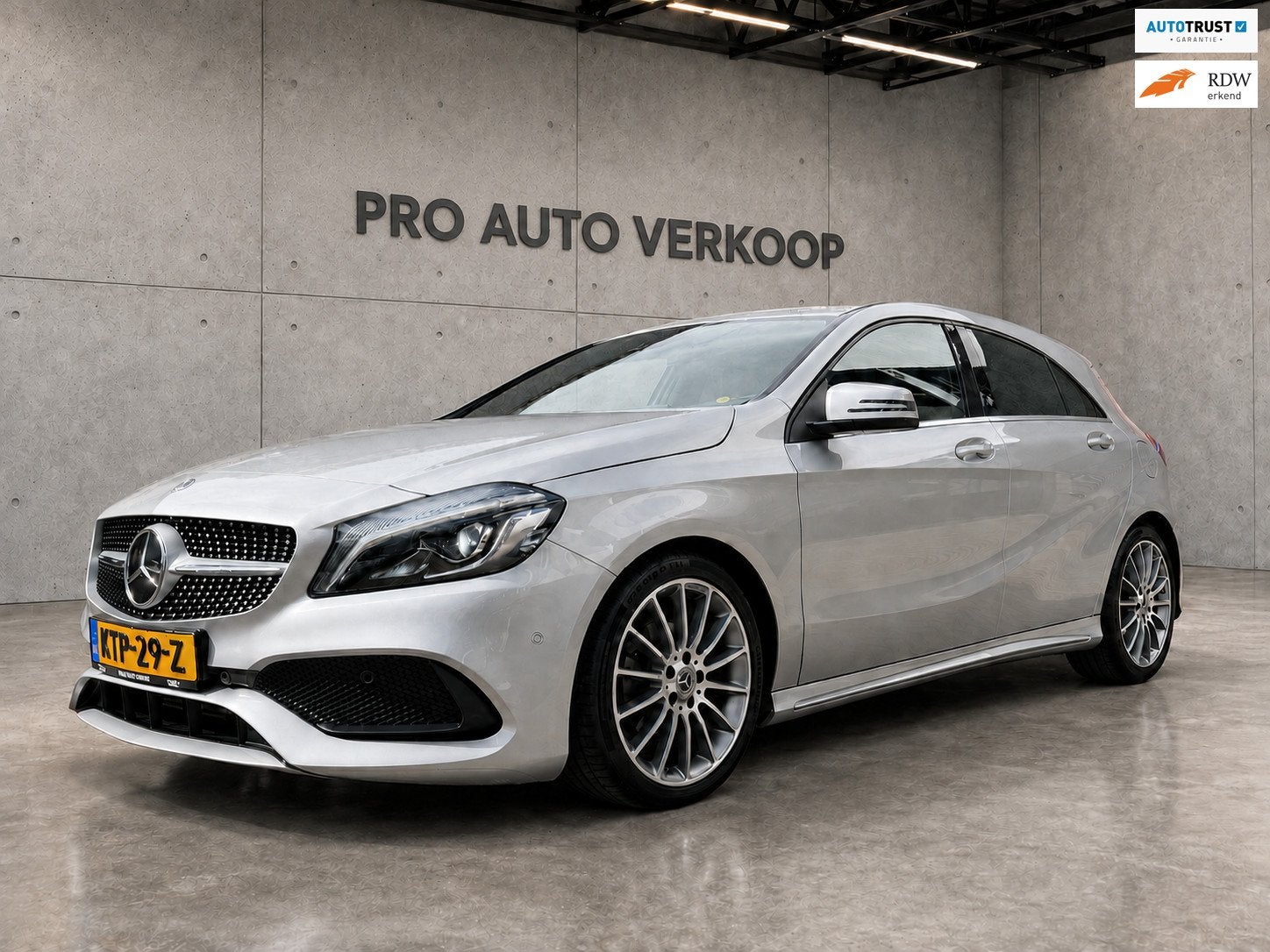 Mercedes-Benz A-klasse 200 Motorsport Edition zeer nette aut, Auto's, Mercedes-Benz, Gebruikt, Leder en Stof, 1595 cc, Bedrijf