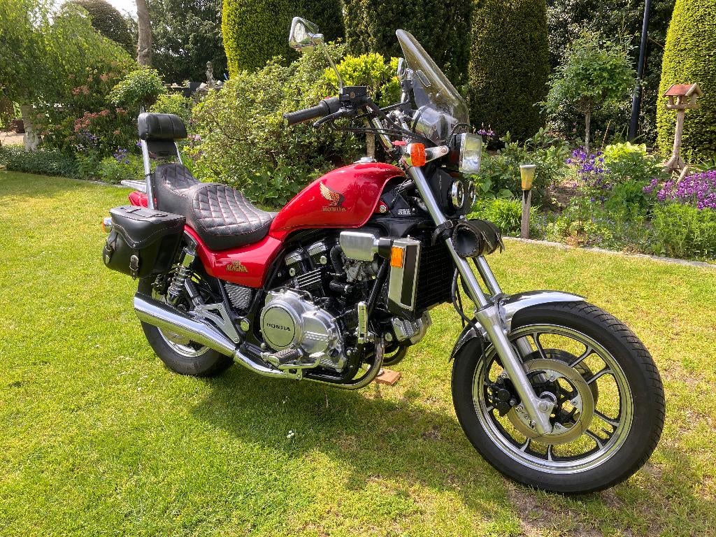 Honda Magna V65 VF1100 / VF 1100 C (1986), Cardan-aandrijving, Occasion, 4 cilinders, Particulier