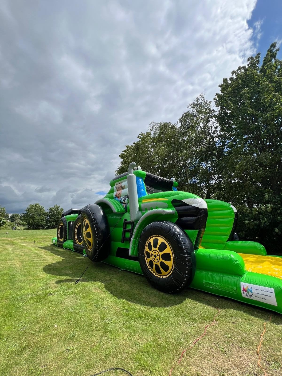 Opblaasbare Tractor Obstakelbaan - Groen, Kinderen en Baby's, Speelgoed | Buiten | Springkussens, Ophalen of Verzenden, Zo goed als nieuw