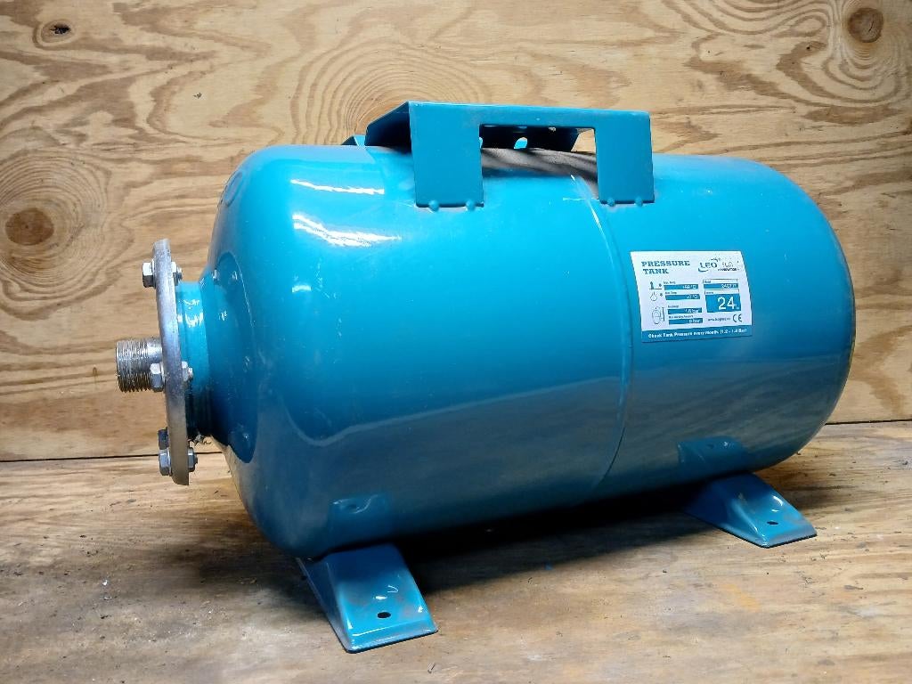 Drukvat 24L hydrofoor / waterpomp – LEO pressure tank, Ophalen, Zo goed als nieuw, Elektrisch, Overige typen