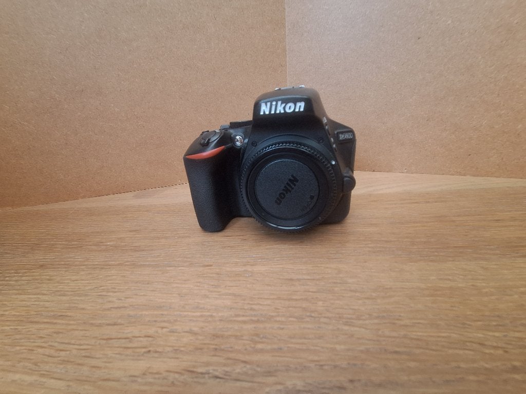 Nikon D5600 spiegelreflexcamera met accu en oplader, Audio, Tv en Foto, Fotocamera's Digitaal, Accu, Spiegelreflex, Ophalen of Verzenden