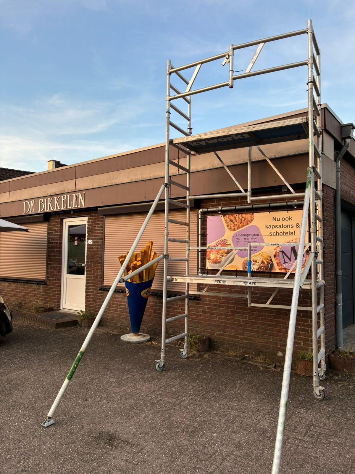 Smalle rolsteiger te koop met een werkhoogte van 6 meter, Doe-het-zelf en Verbouw, Steigers, Ophalen, Zo goed als nieuw, Rolsteiger of Kamersteiger