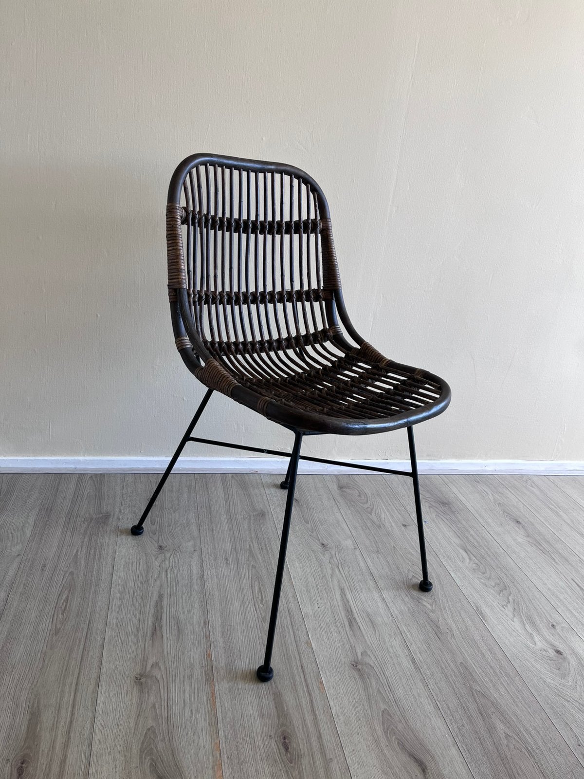 4 donkerbruine rotan stoelen, Ophalen, Zo goed als nieuw, Bruin, Vier