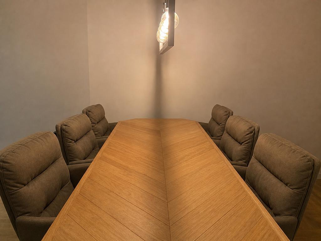 Eikenhouten tafel in Hongaarse punt, Ophalen, Eikenhout, 200 cm of meer, 50 tot 100 cm