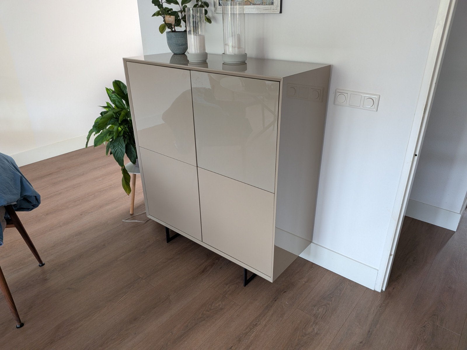 Goossens Vienna Dressoir - Stijlvol en Modern, Huis en Inrichting, Ophalen, Zo goed als nieuw