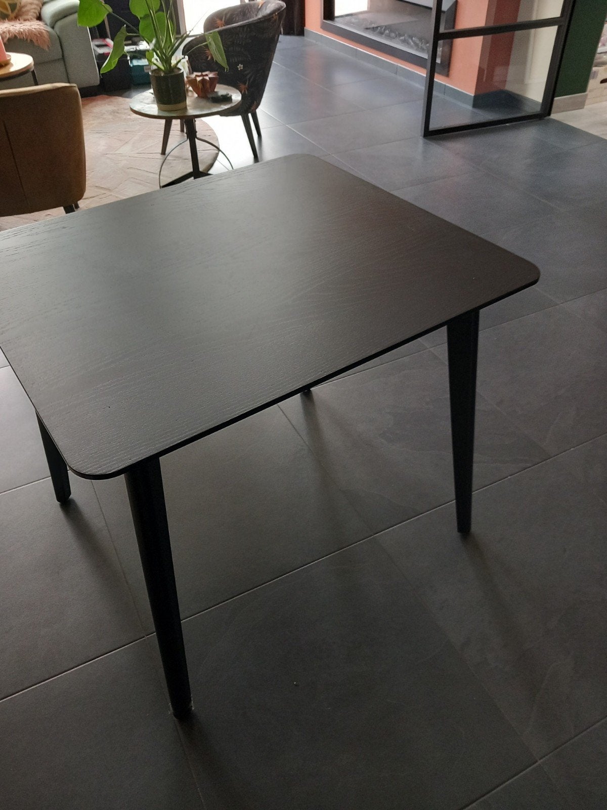tafel Lisabo Ikea zwart essenfineer, Huis en Inrichting, Ophalen, Overige materialen, 50 tot 100 cm, Zo goed als nieuw
