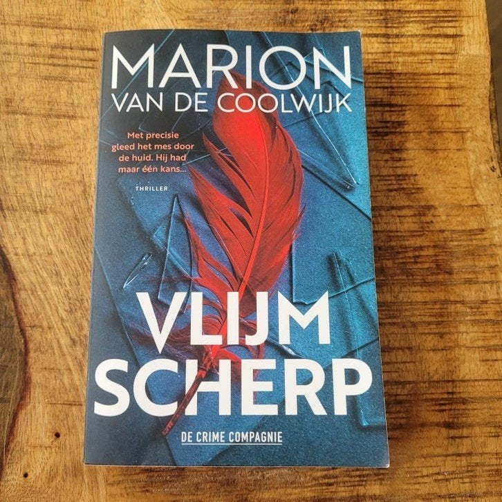 Vlijm Scherp - Marion van de Coolwijk (Gesigneerd), Ophalen of Verzenden, Zo goed als nieuw, Marion van de Coolwijk, Nederland