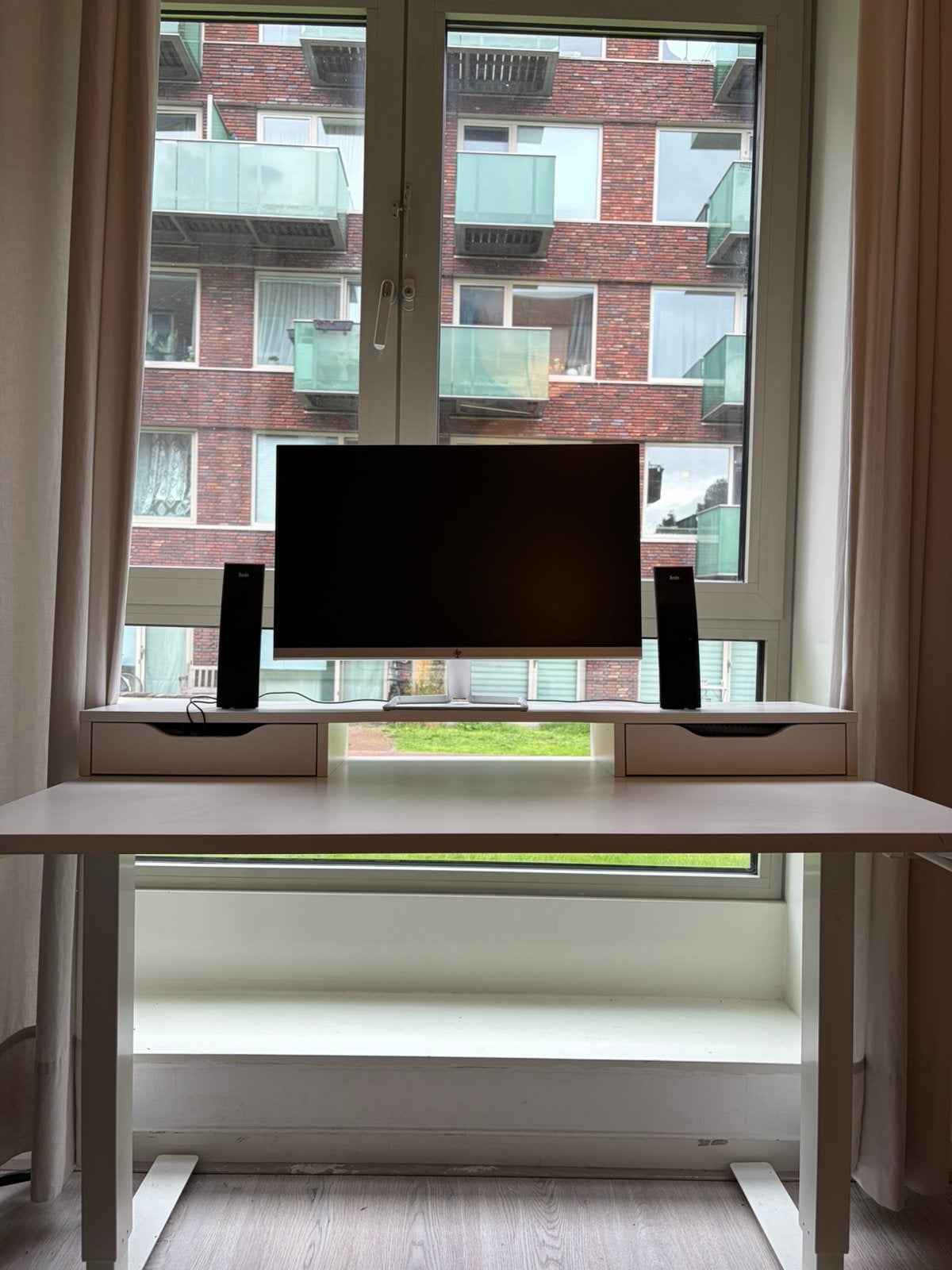 IKEA TROTTEN height-adjustable + Monitor shelf, Ophalen, Zo goed als nieuw