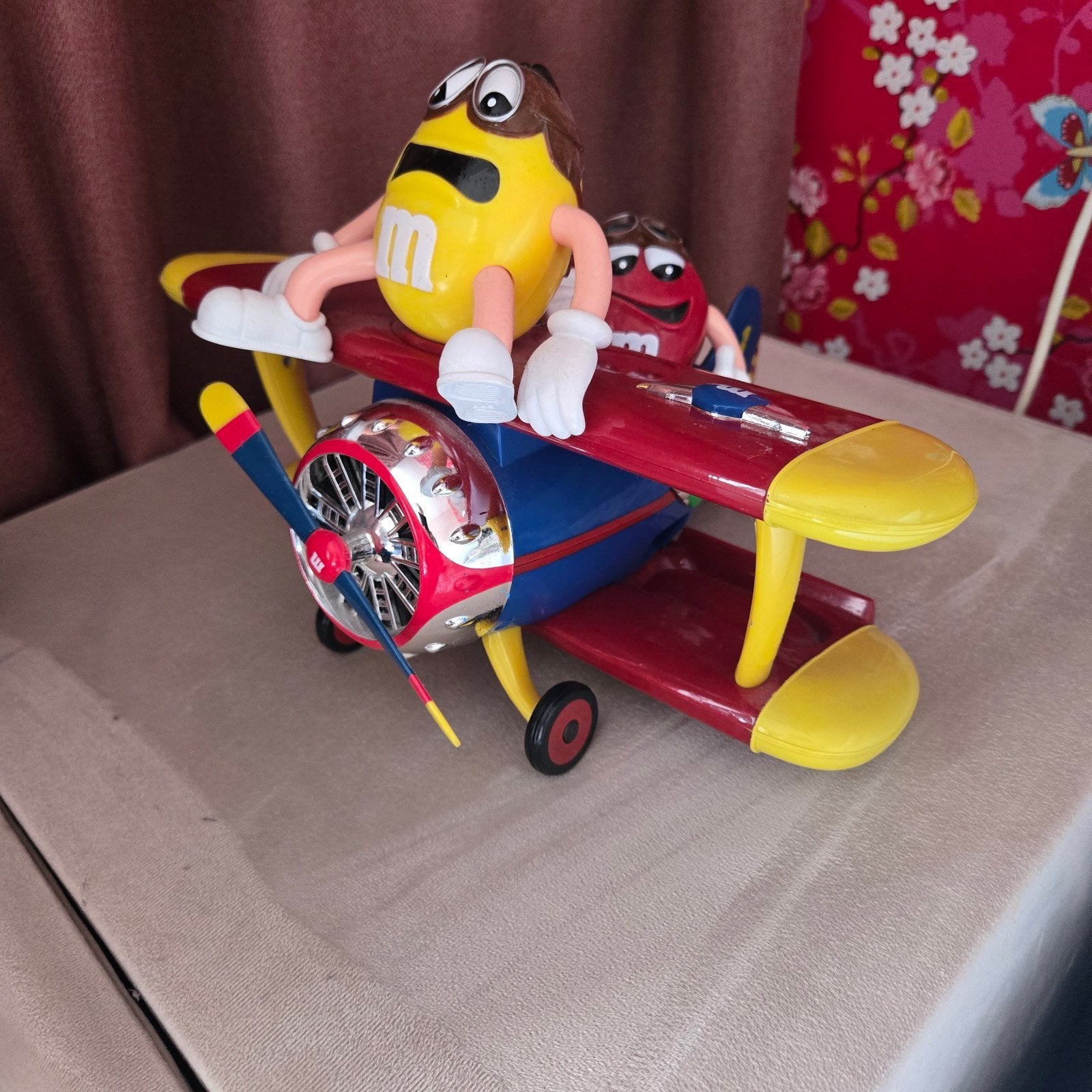 M&MS dispenser vliegtuig, Verzamelen, Ophalen of Verzenden, Zo goed als nieuw, Gebruiksvoorwerp