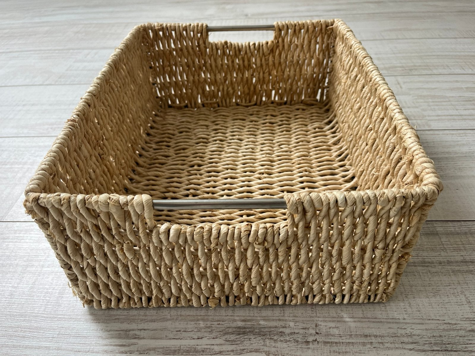 Sterke mand zeegras/metalen handvaten, Huis en Inrichting, Woonaccessoires | Schalen en Manden, Ophalen of Verzenden, Zo goed als nieuw