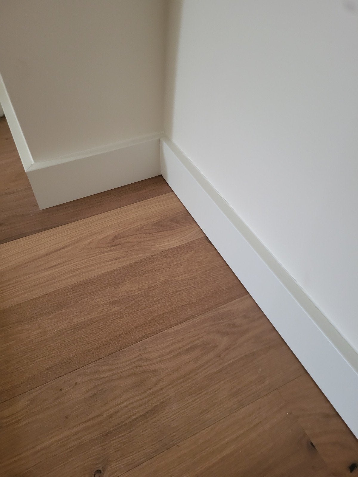 8x MDF Gladde Plinten 18x100mm RAL 9010 (Nieuw), Ophalen, Nieuw, Mdf, 200 tot 250 cm