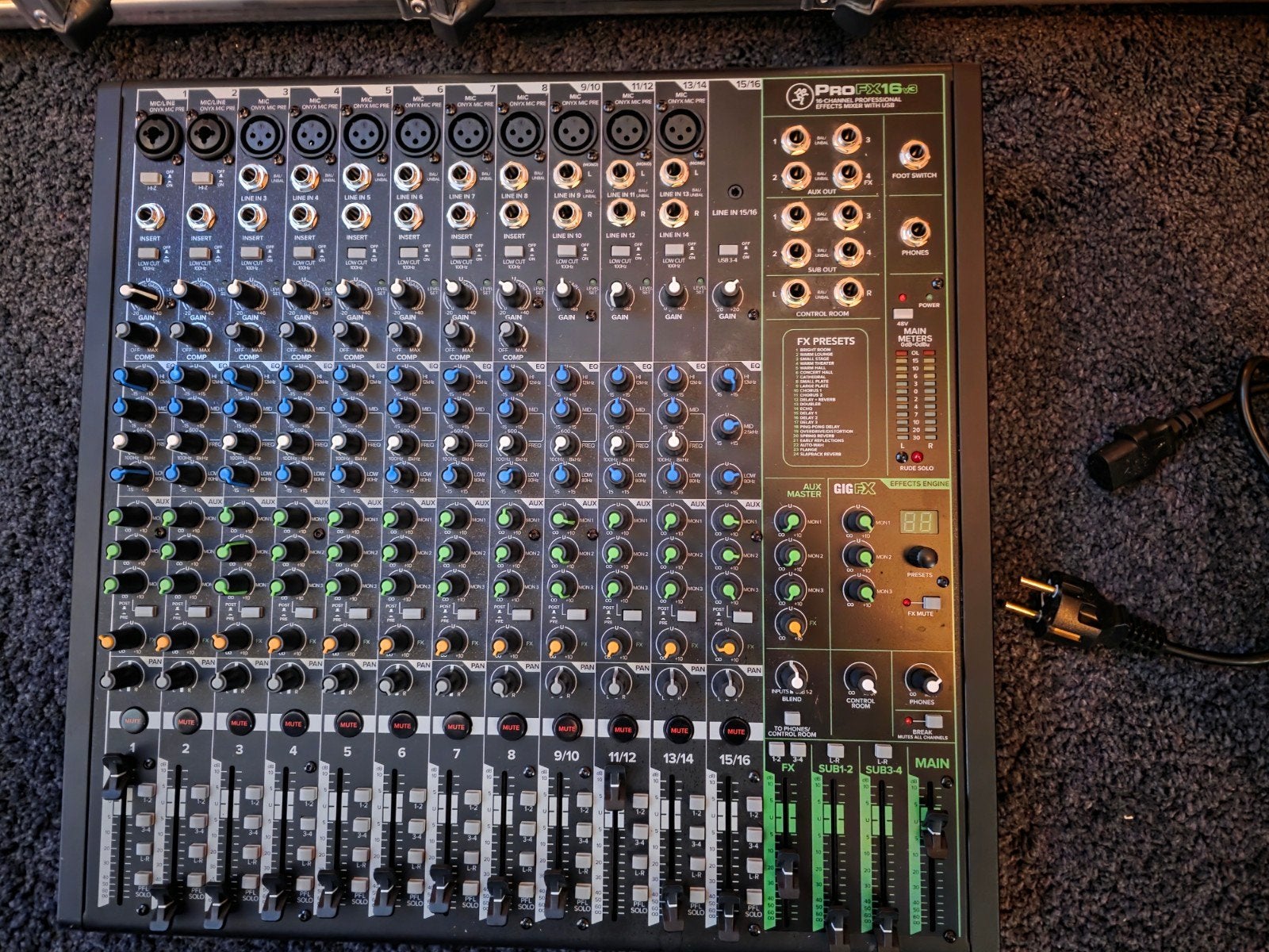 Mackie PRO FX16 V13 met effecten, Muziek en Instrumenten, Ophalen, Nieuw, 10 tot 20 kanalen, Microfooningang