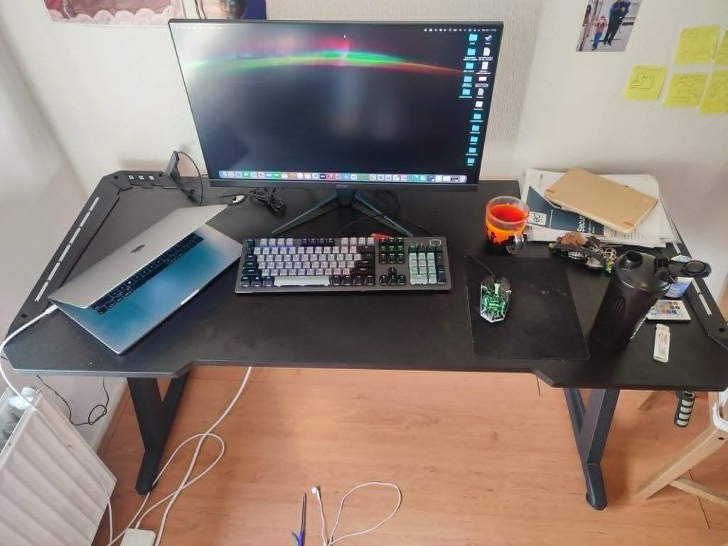 Gaming desk, Huis en Inrichting, Bureaus, Ophalen, Zwart, Gebruikt, 60 cm