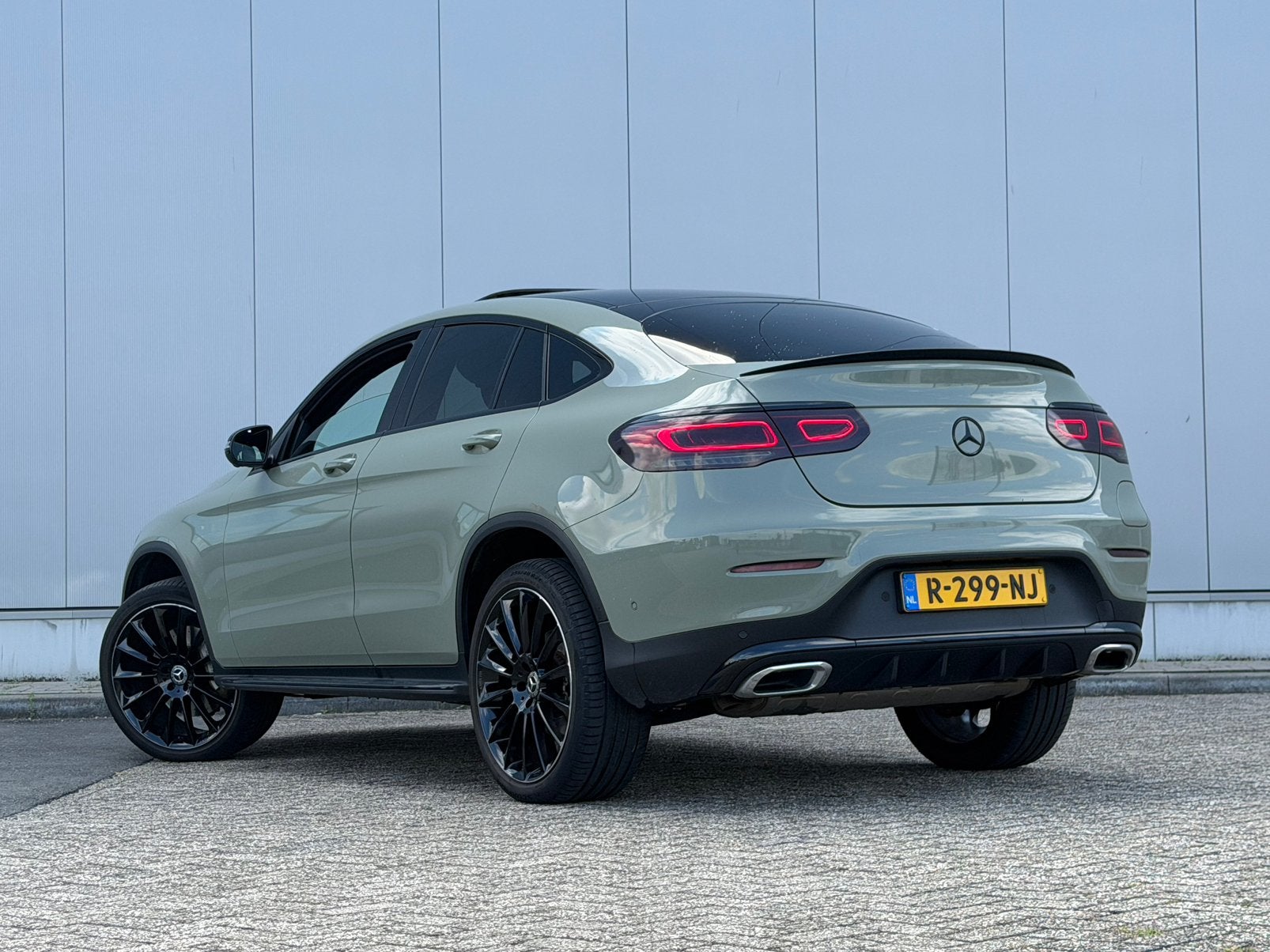 Mercedes-Benz GLC Coupé 300e incl BTW 320pk 4MATIC  2021, Auto's, Automaat, 1940 kg, 4 cilinders, 2000 kg
