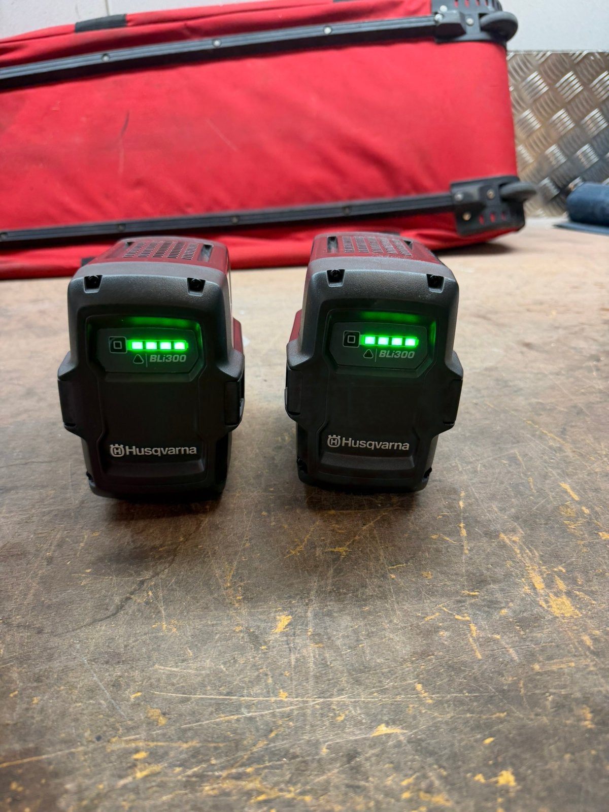2x Accu voor Husqvarna K535i, 70 mm of meer, Kettingzaag, Ophalen of Verzenden, Zo goed als nieuw