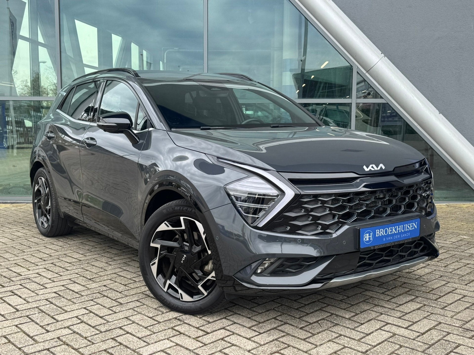 Kia Sportage 1.6 T-GDi Plug-in Hybrid AWD GT-Line 265pk Stoe, Auto's, Automaat, Dealer onderhouden, Gebruikt, Zwart