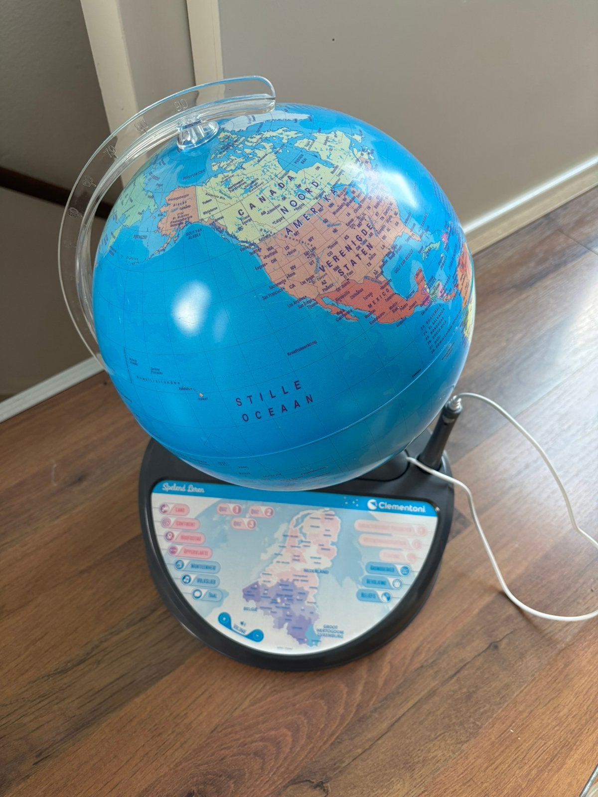 Clementoni interactieve wereldbol, Ophalen, Gebruikt, Met geluid