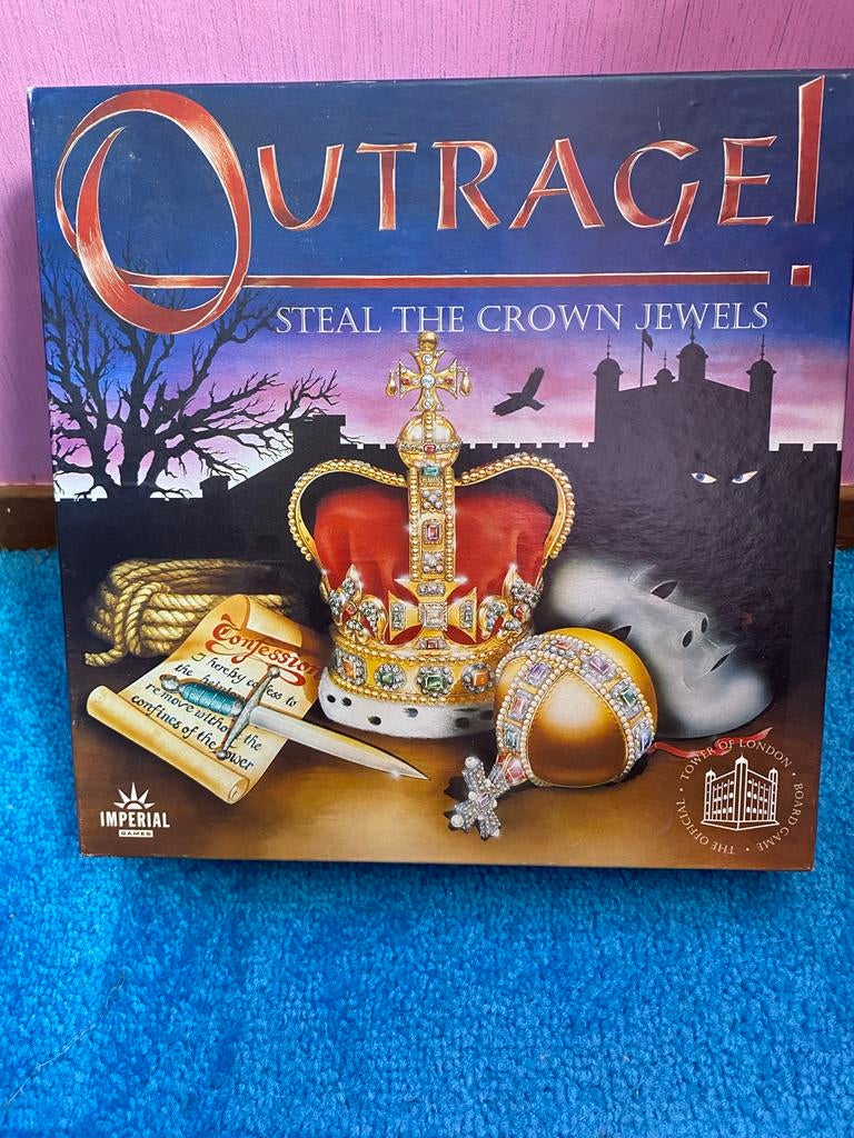 Outrage! Steal the Crown Jewels Bordspel, Ophalen of Verzenden, Gebruikt