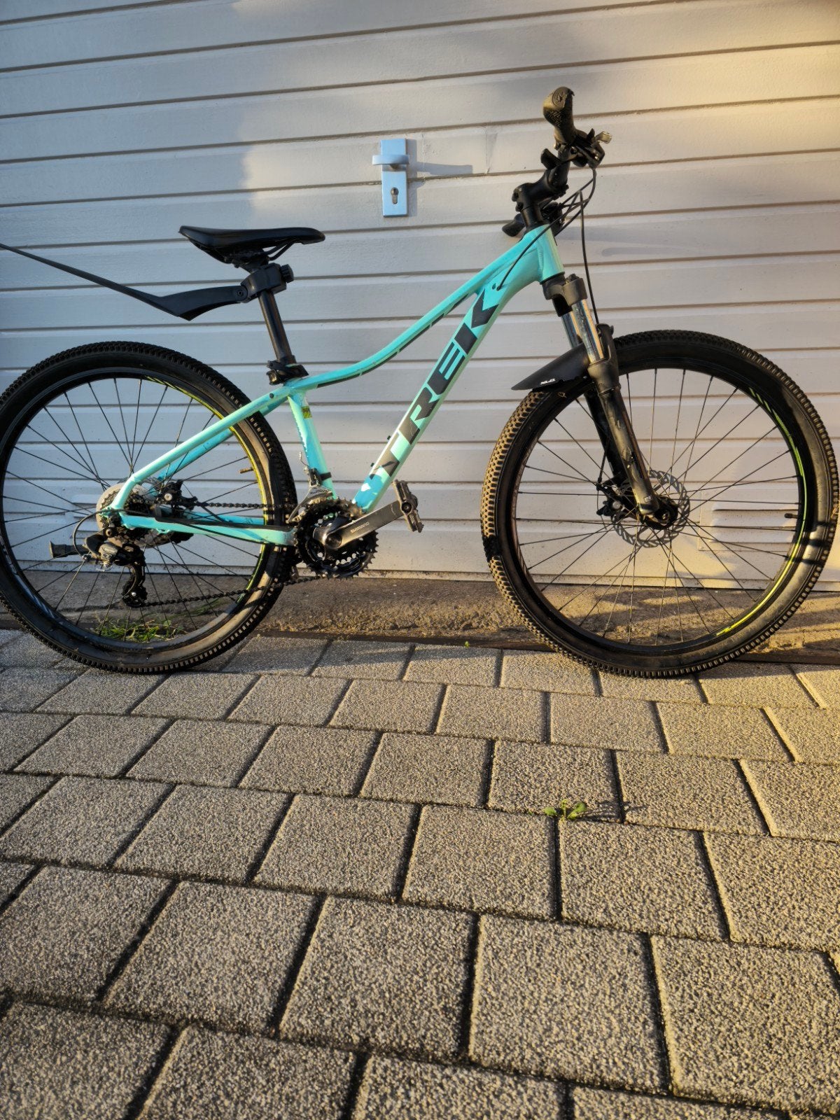 Foto 8 van Trek Marlin 4 Mountainbike - Zo goed als nieuw