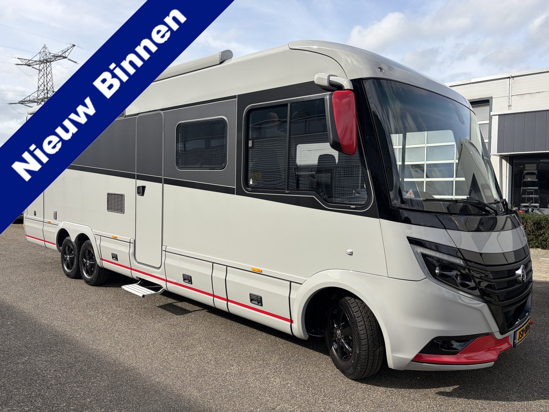 NIESMANN BISCHOFF ARTO 88E Mercedes Aut Luchtvering 5-Persoo, Caravans en Kamperen, Niesmann+Bischoff, Galliersweg 39
5349AT  OSS, NL