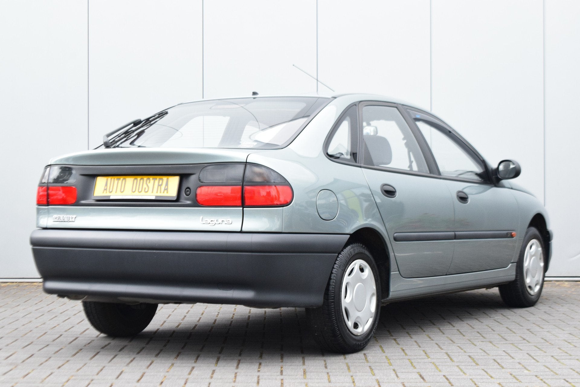 Renault Laguna 1.8 RN 25dkm! (bj 1997), Auto's, Voorwielaandrijving, 94 pk, Elektrische ramen, Renault