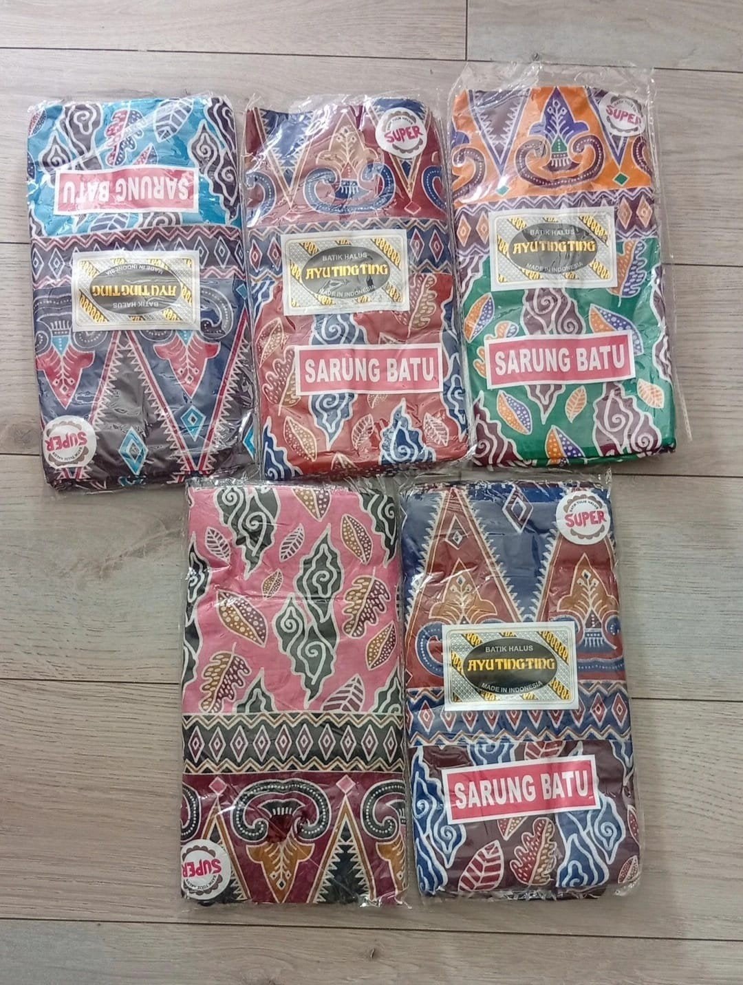 5x Sarung Batik Indonesië - Diverse Kleuren en Patronen, Hobby en Vrije tijd, Stoffen en Lappen, Meerkleurig, Nieuw, Ophalen of Verzenden