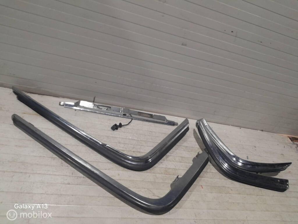 Bumperlijst Mercedes W116 S Klasse 1168800170 1168800270, Gebruikt, Ophalen of Verzenden