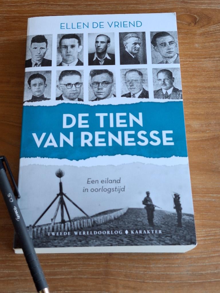 De tien van Renesse Een eiland in oorlogstijd, Ophalen of Verzenden, Tweede Wereldoorlog, Zo goed als nieuw, Overige onderwerpen