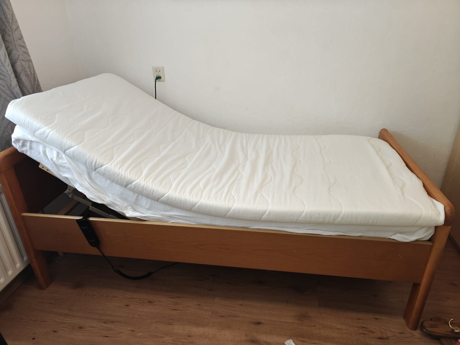 Eenpersoonsbed 80x190 cm met elektrische bodem, Huis en Inrichting, Ophalen, Verstelbaar, Eenpersoons, 190 cm of minder