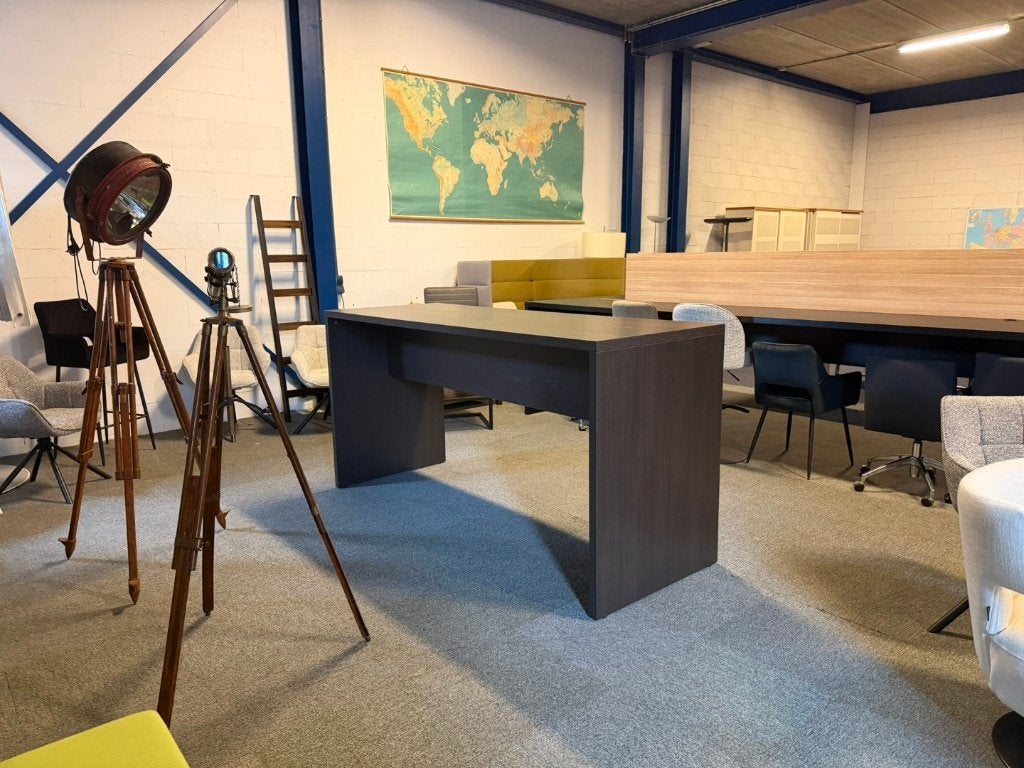Hoge vergadertafel/statafel, donker eiken, 220 x 80 cm., Huis en Inrichting, Bureaus, Ophalen, Gebruikt