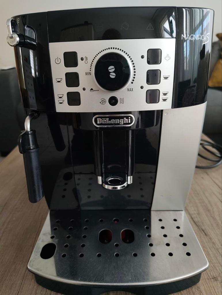 De'Longhi Magnifica S, Witgoed en Apparatuur, Koffiezetapparaten, Ophalen, Gebruikt, Espresso apparaat, 2 tot 4 kopjes