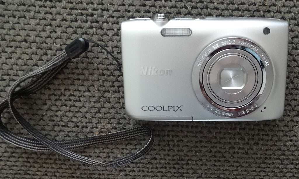 Digitale Camera NIKON COOLPIX S-2800 incl SD + laadkabel, Audio, Tv en Foto, Fotocamera's Digitaal, Ophalen of Verzenden, Zo goed als nieuw
