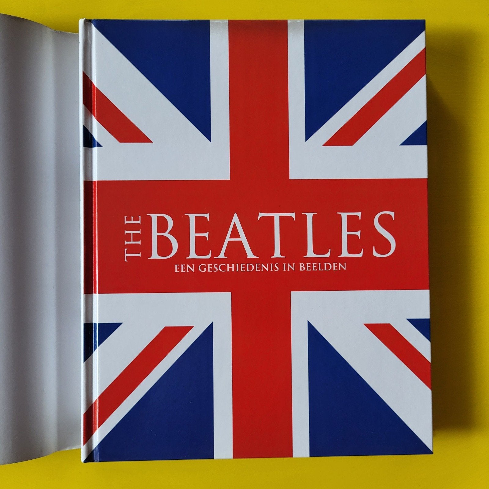 The Beatles: Een Geschiedenis in Beelden - Boek, Ophalen of Verzenden, Zo goed als nieuw, Artiest, Marie Clayton en Tim Hill
