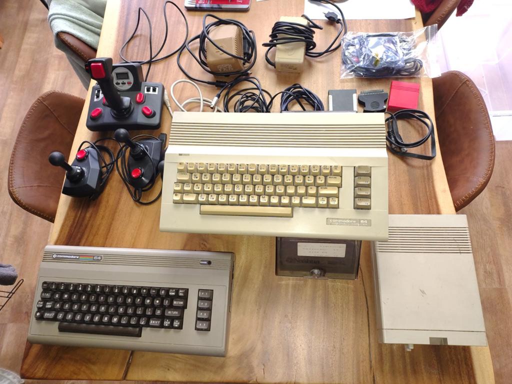Commodore 64 2x incl accesoires, Ophalen