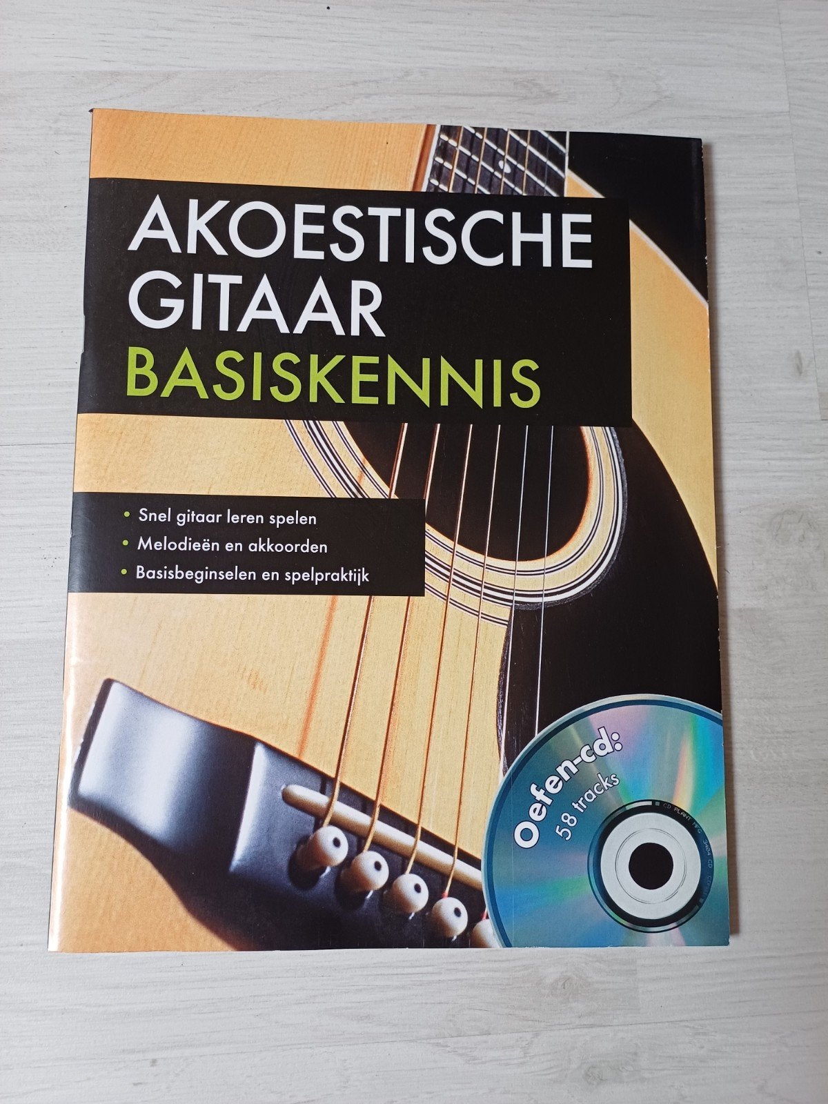 Akoestische Gitaar Basiskennis Boek met Oefen-CD, Ophalen of Verzenden, Zo goed als nieuw, Instrument, Onbekend