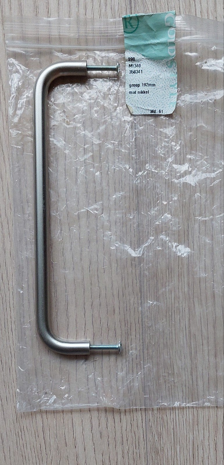 Mat nikkel greep, 19,2 cm. Nieuw.
Voor keuken of meubel.
In, Ophalen of Verzenden, Nieuw