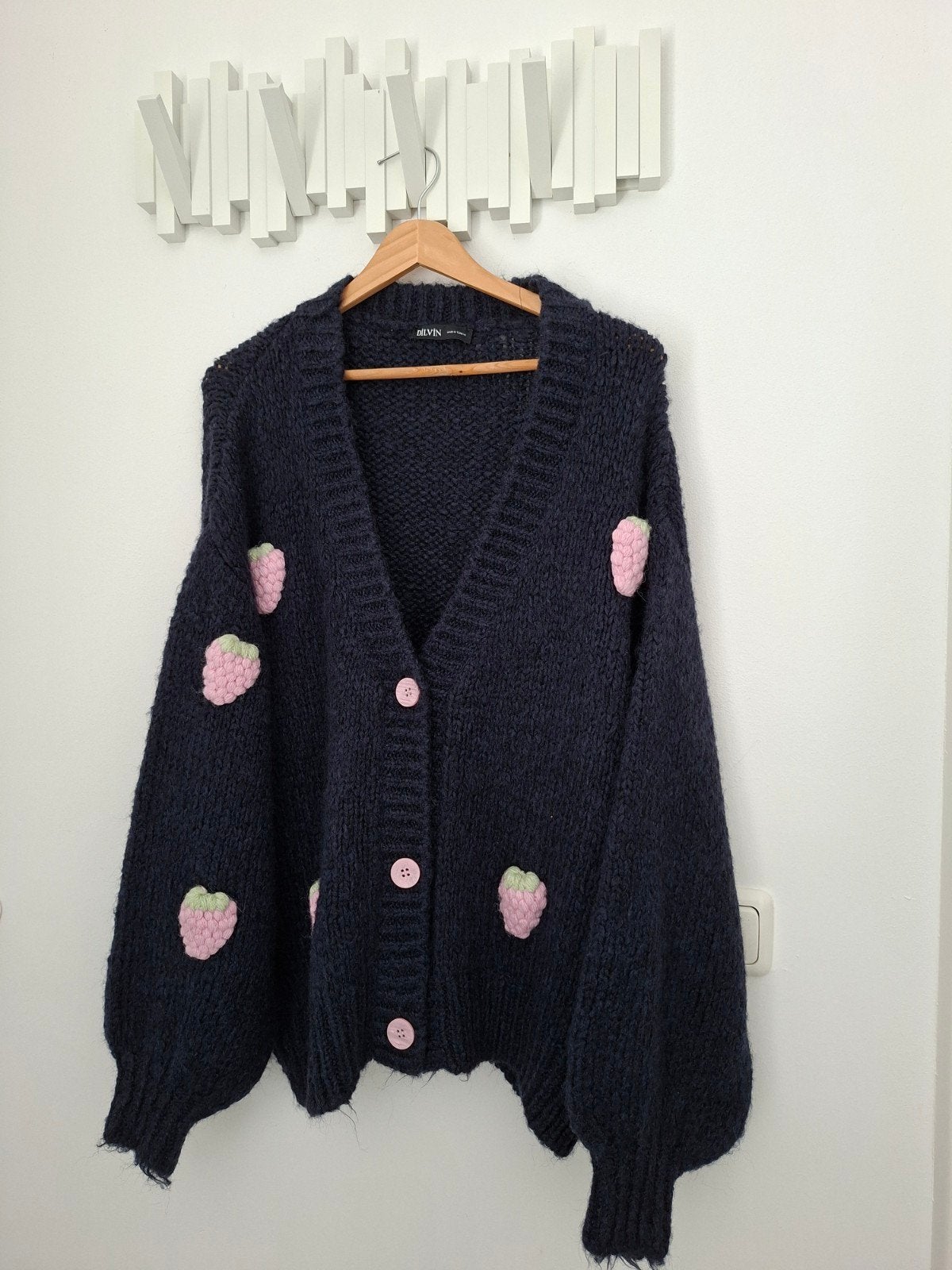 Donkerblauw vest met leuke aardbei accenten NIEUW, Ophalen of Verzenden, Nieuw, Maat 42/44 (L), Blauw