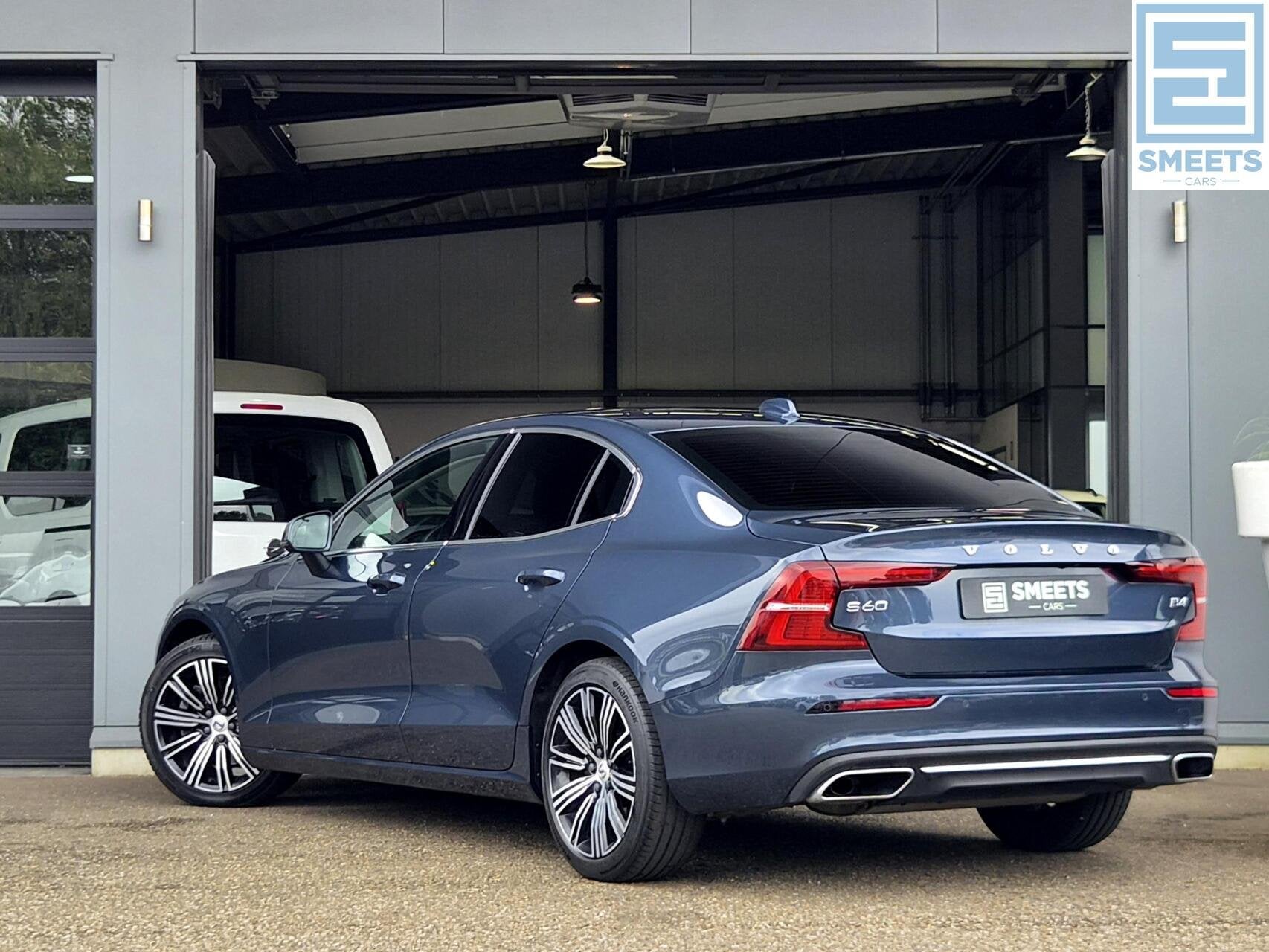 Volvo S60 2.0 B4 Mild Hybrid Inscription Automaat 197PK |BTW, 15 km/l, 4 cilinders, 1969 cc, Blauw