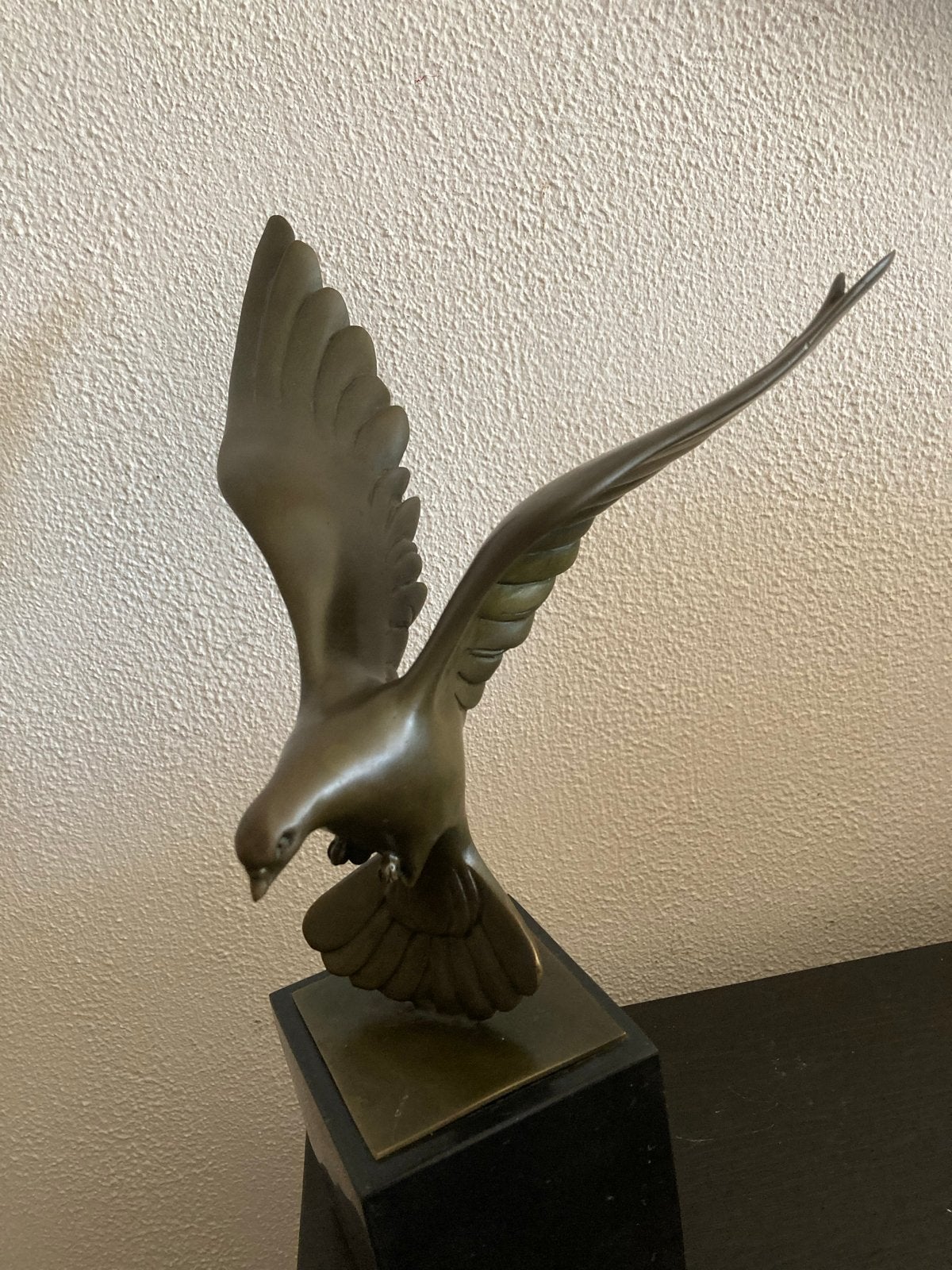 Bronzen duif op marmeren sokkel, gesigneerd Coenrad, 29cm, Ophalen of Verzenden, Brons, 20 - 50 cm, Op sokkel