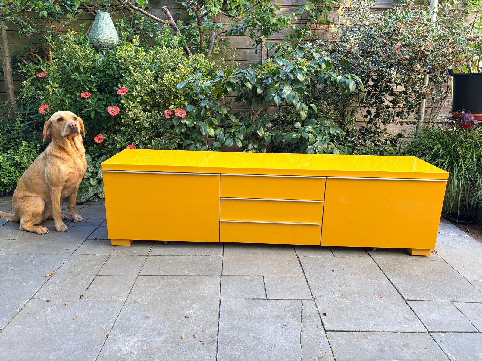 IKEA BESTA Gele Dressoir/TV-Meubel met Opbergruimte, Overige materialen, Gebruikt, 100 tot 150 cm, 150 tot 200 cm
