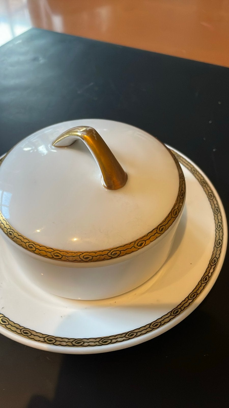 Antieke Botervloot met Gouden Rand - Fraureuth Porzellan, Antiek en Kunst, Ophalen of Verzenden