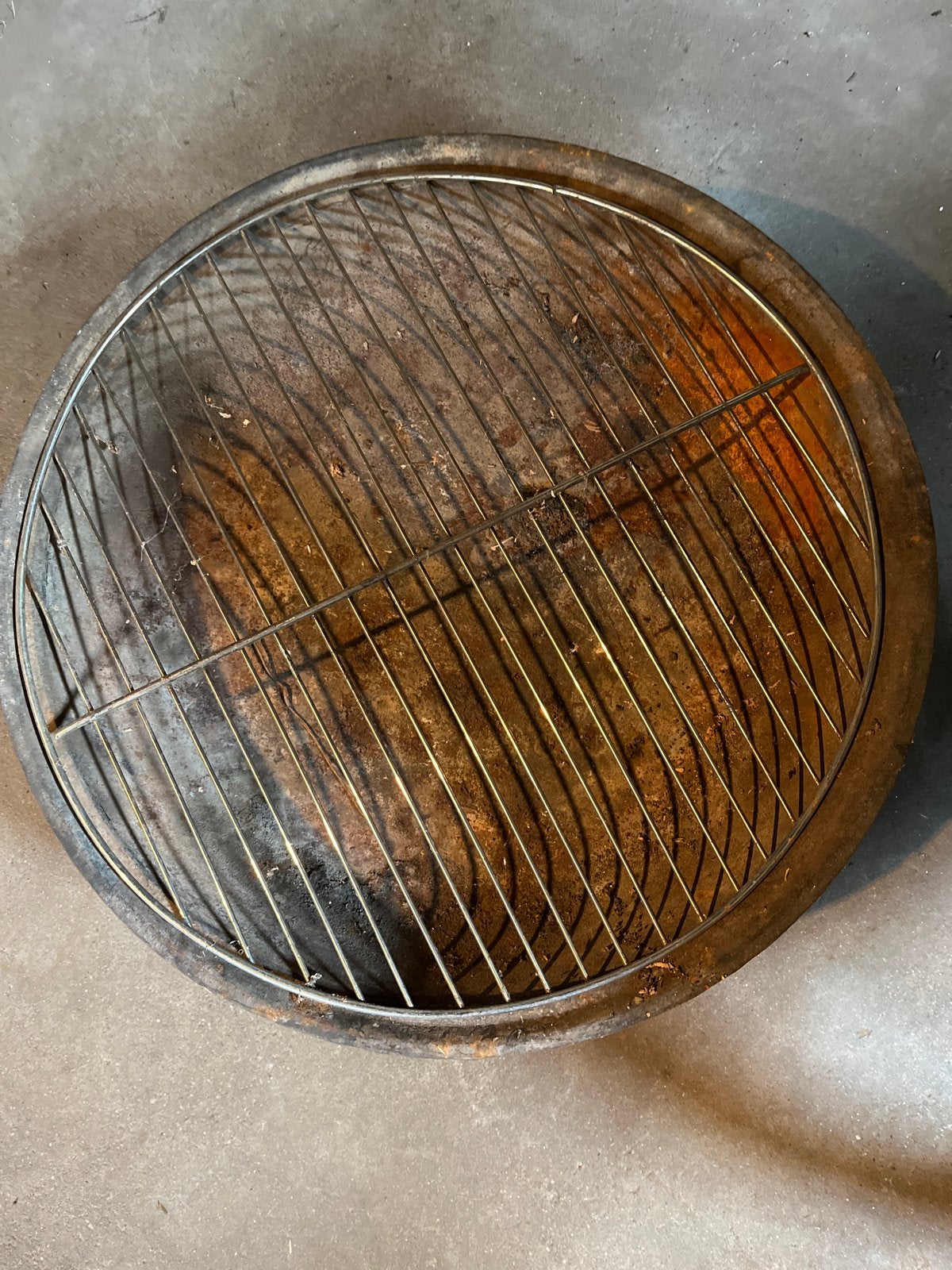Robuuste vuurkorf met grillrooster, Ophalen, Gebruikt, Vuurkorf