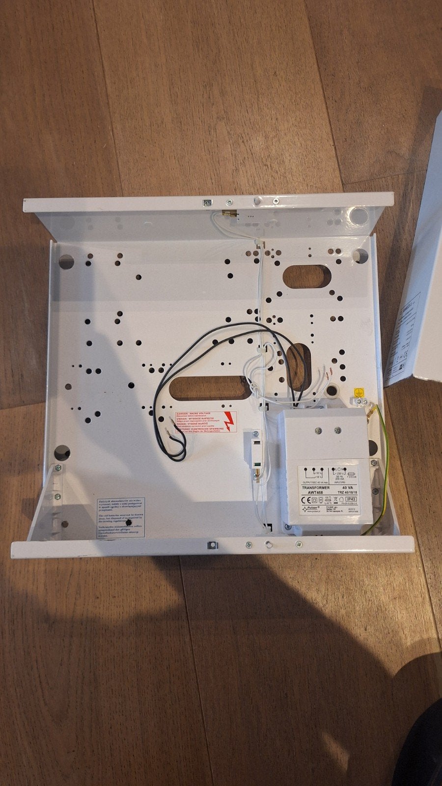 Satel AW0211 Behuizing voor alarmsysteem met transformator, Ophalen of Verzenden, Gebruikt, Overige typen, Overige soorten